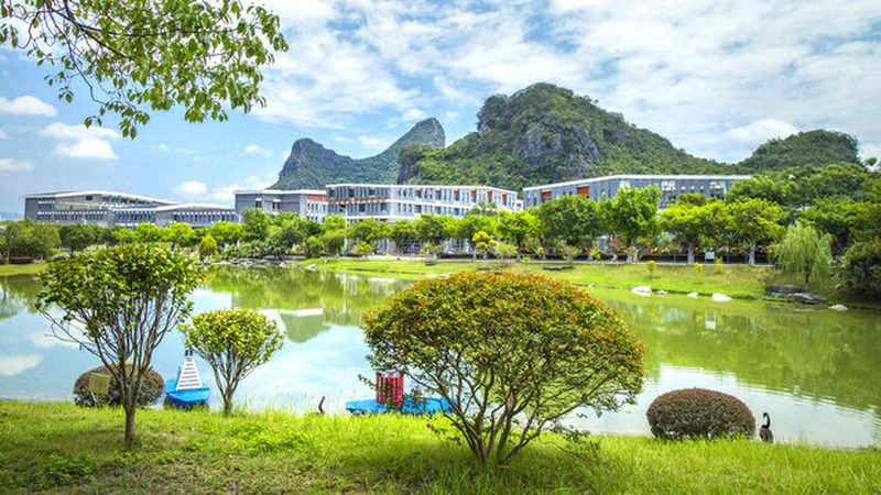 成都汽车电子配件批发商：揭秘汽车电子配件的选购之道
